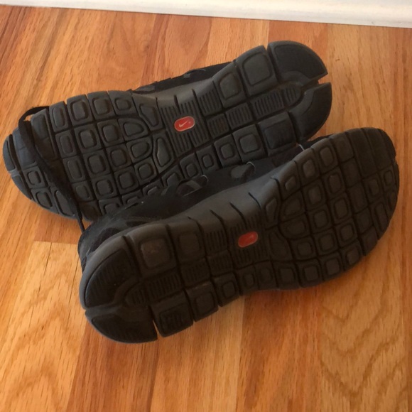 Black Nike Tennis Shoes - Picture 4 of 4